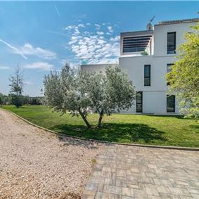4 bedroom villa with pool near Pula, sleeps 8